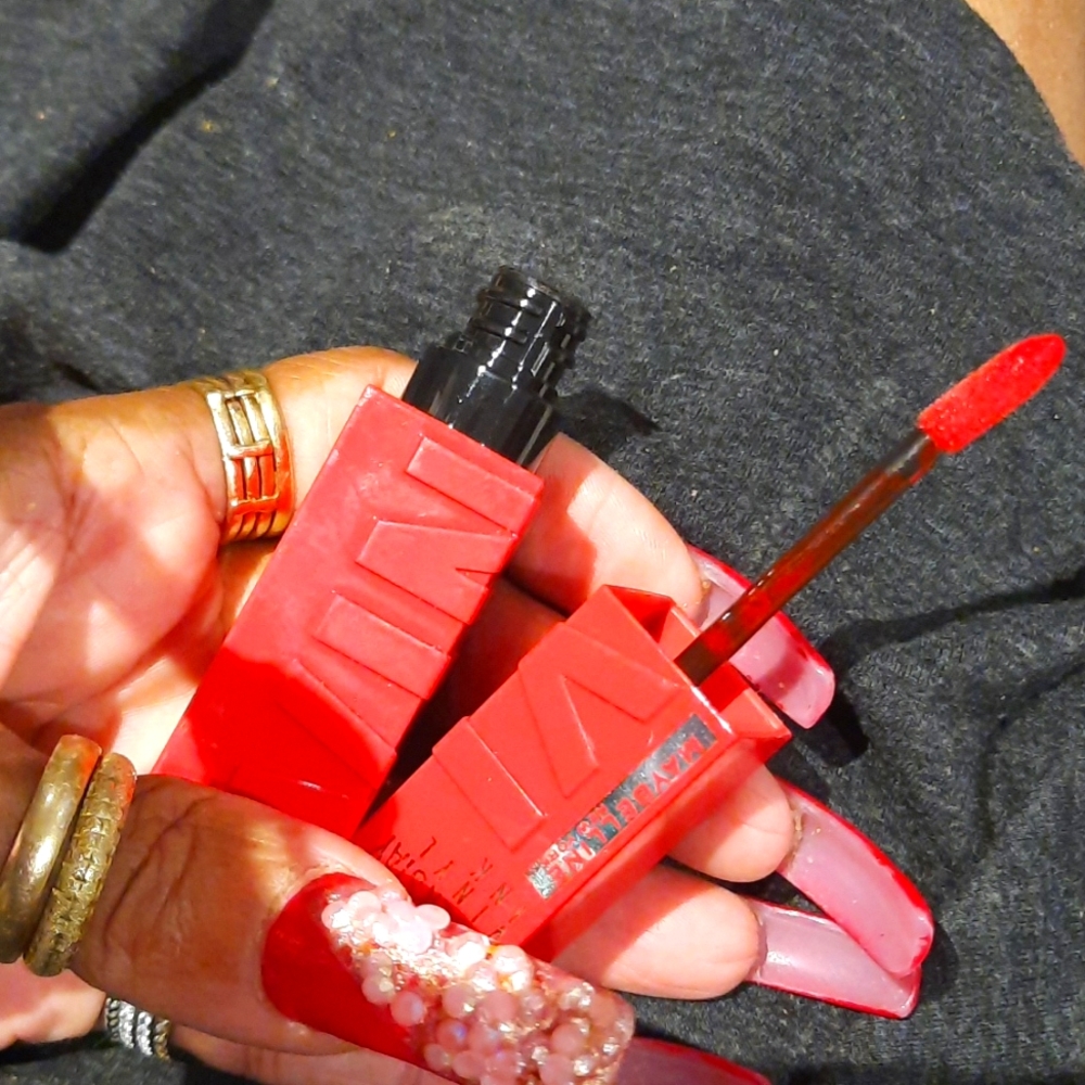 AUTHENTIC MAYBELLINE SUPERSTAY VINYL INK  GORGEOUSLY SEXY RED HOT 🔥LIPSTAIN